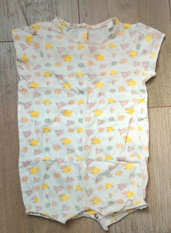 Combishort/ barboteuse fleurie 12/18 mois