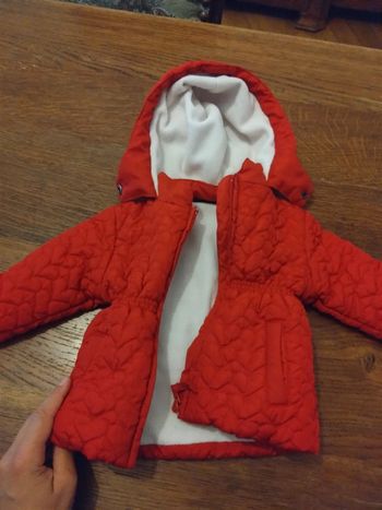 Doudoune rouge a capuche 6 mois