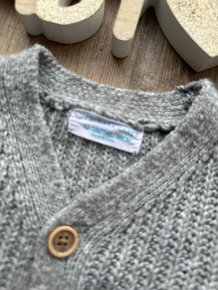 - Gilet Primark - 12/18 mois - Très bon état - photo numéro 2