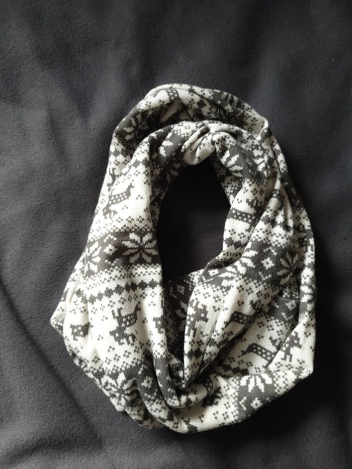 Écharpe tour de cou snood motifs hiver gris et blanc - photo numéro 3