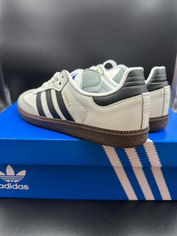 Baskets Adidas taille 373 - photo numéro 2