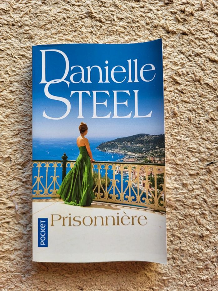 Roman d'amour Prisonnière de Daniel Steel