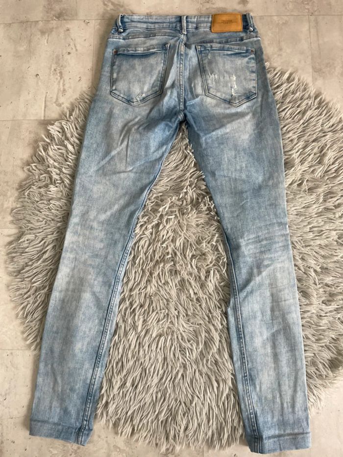 Jeans Zara effet troué bleu clair - photo numéro 3