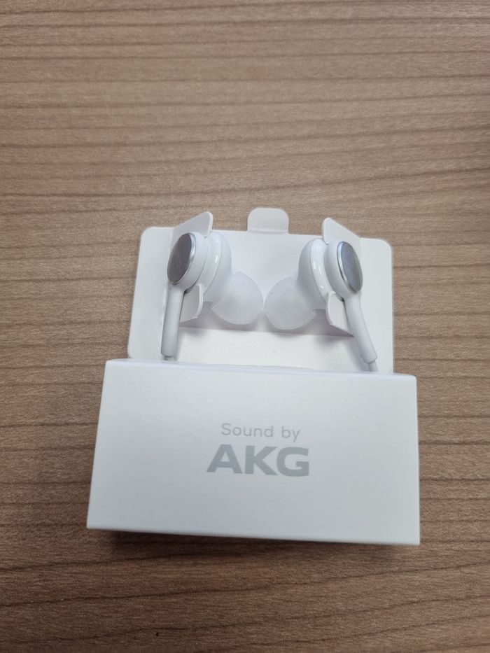 Écouteurs blancs neufs Samsung AKG Type-C