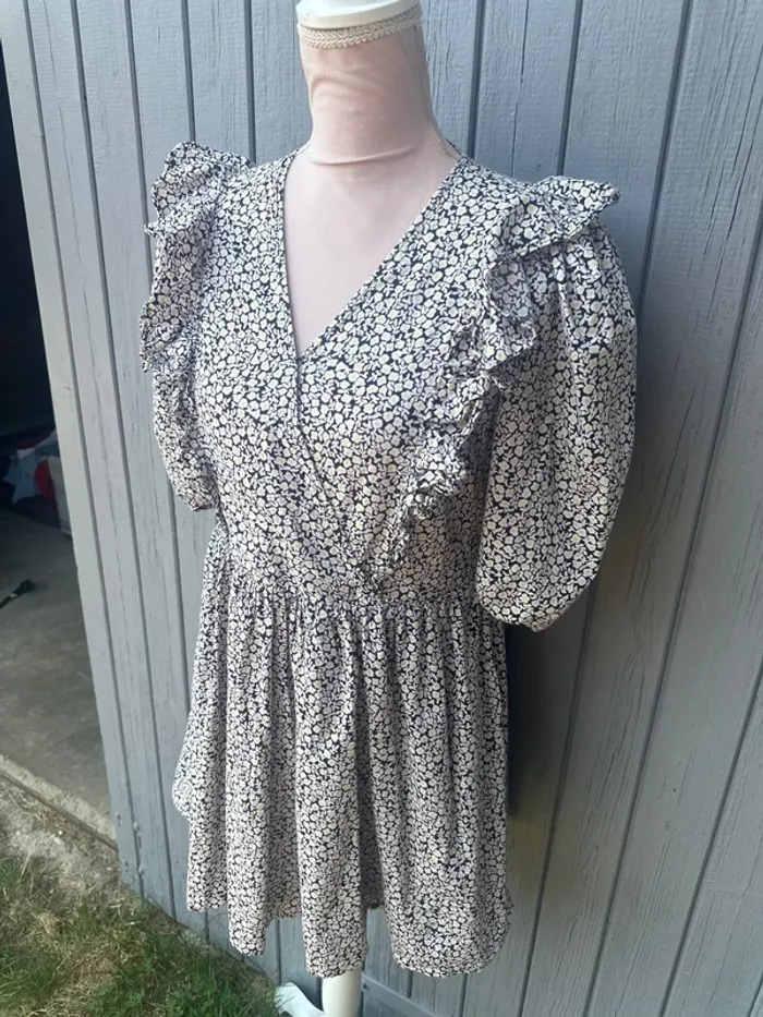 Robe d’été manches courtes bouffantes fleuri 34/XS H&M - photo numéro 3