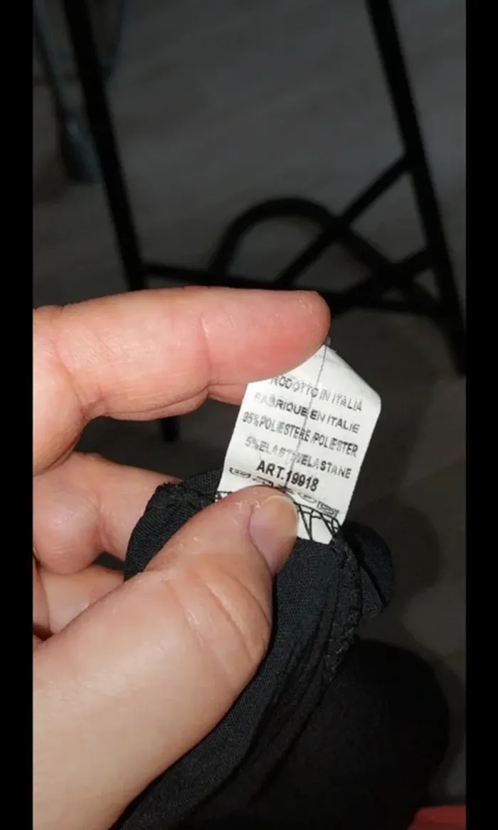 Robe noire neuve jamais portée taille unique jusqu'au 46 - photo numéro 3