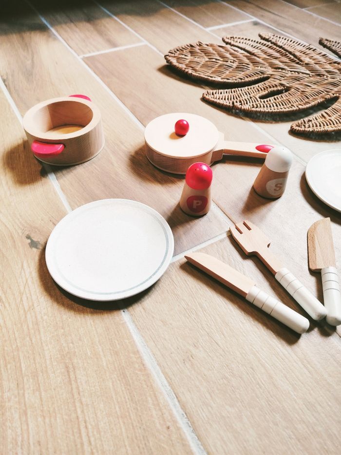 🍴Dinette vaisselles et ustensiles de cuisine en bois marque Hape - photo numéro 2