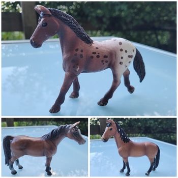 Lot de 3 Chevaux Scheich : 1 marron crinière tressée noeuds blanc, 1 brun et 1 brun et blanc tacheté