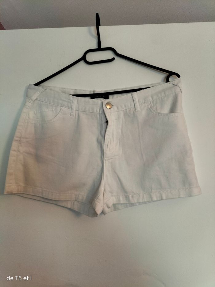 Short blanc femme neuf taille 40 marque Mim