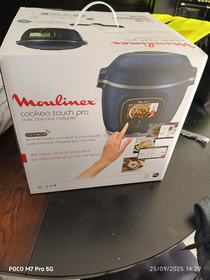 Cookeo touch pro conecter avec balance intégrée Moulinex neuf sous garantie encore 14 mois