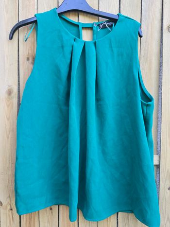 Blouse couleur vert 🍒mango🍒portée 1 fois Taille M/L