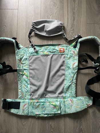 Portage préformé prefo de la marque Tula taille Toddler coloris Electric Leaves 27 kilos 