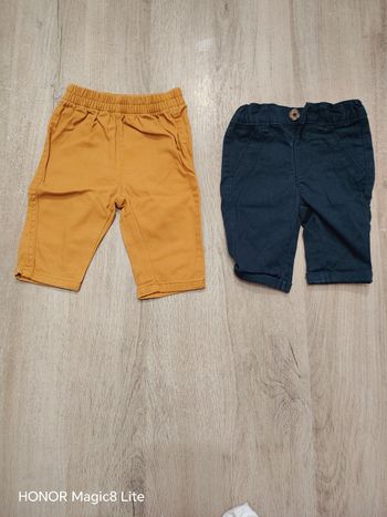 Lots 2 pantalons en 3 mois