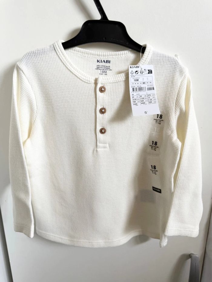 lot 18 vêtements dont 4 ensembles bébé garçon - 18 mois – Neuf avec étiquette - valeur 93€ - photo numéro 8