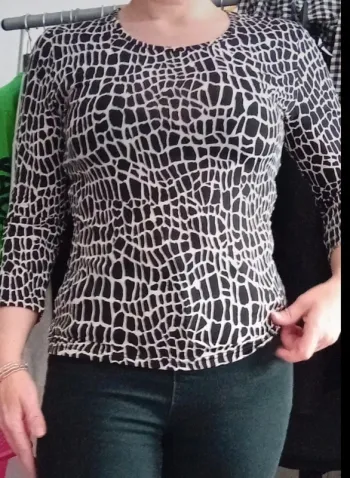 Très joli petit pull imprimé Burton taille 36 en très bon état