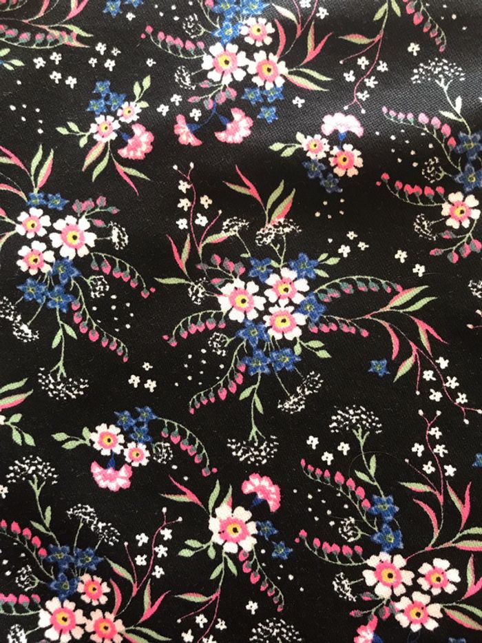 Robe noire à fleurs - photo numéro 5