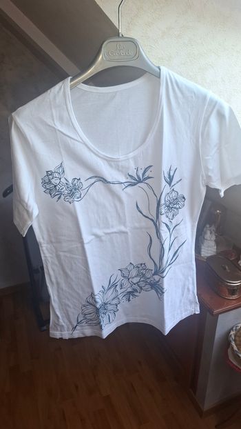 T-shirt blanc fantaisie avec coton peigne