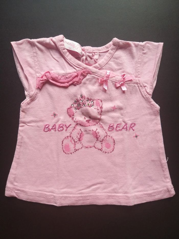 Joli t-shirt manche courte en 3 mois