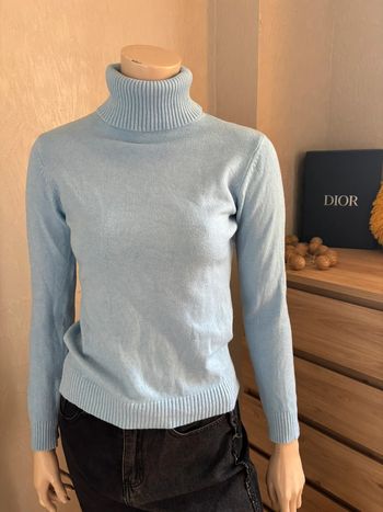 Col roulé bleu clair