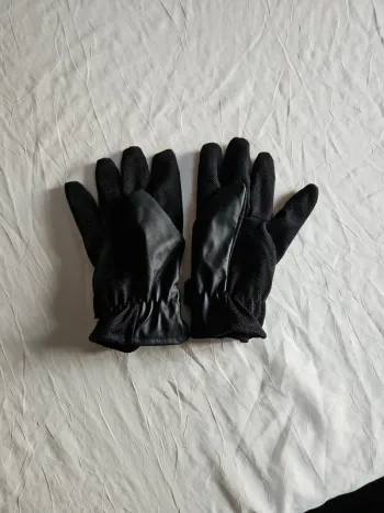 Gants noirs