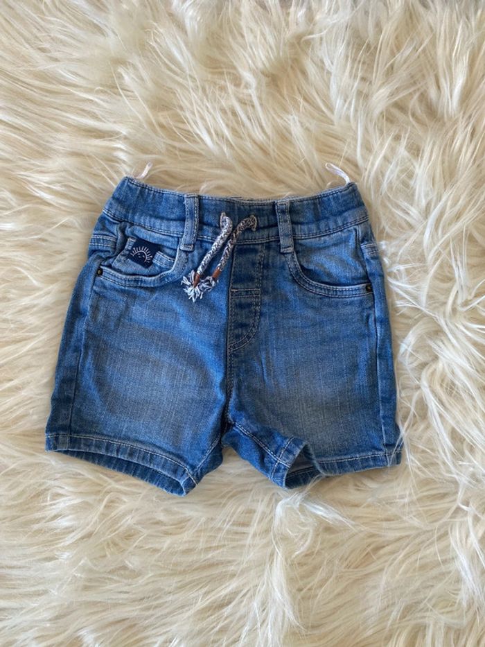 Short 23 mois