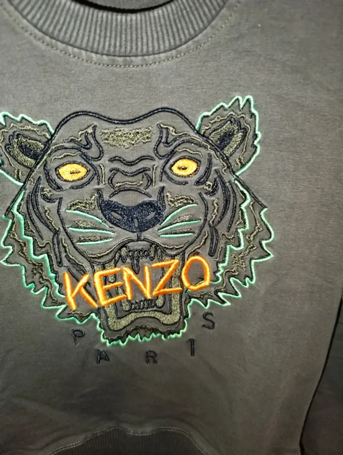 Sublime sweat Kenzo très original avec mitaines intégrées taille 4 ans en excellent état - photo numéro 4