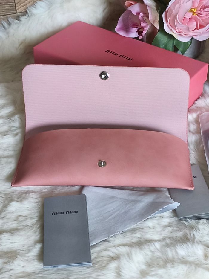 Lunette de soleil miumiu detail doré - photo numéro 9