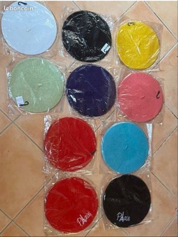 Bérets différents coloris (taille universelle) voir les photos