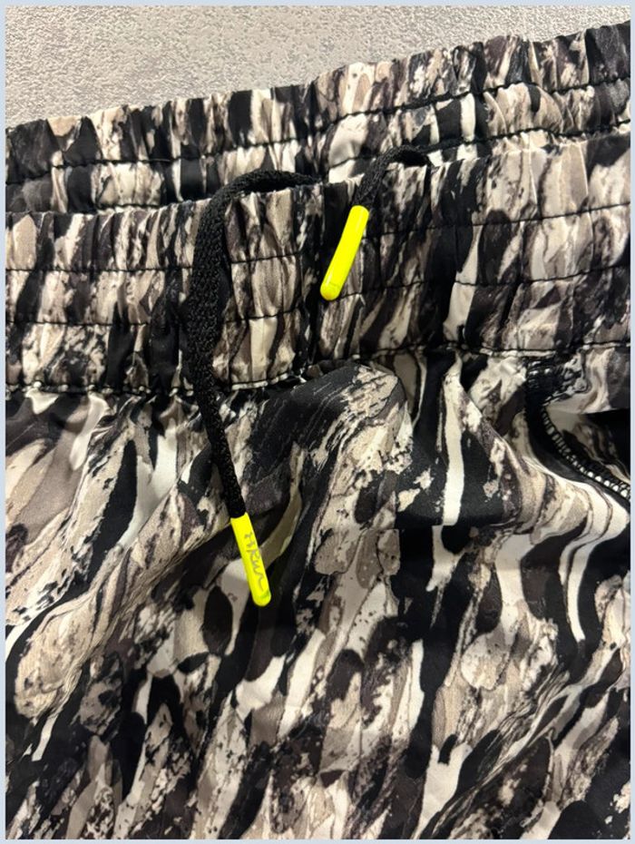 Short Running Under Armour Taille XS blanc et noir - photo numéro 3