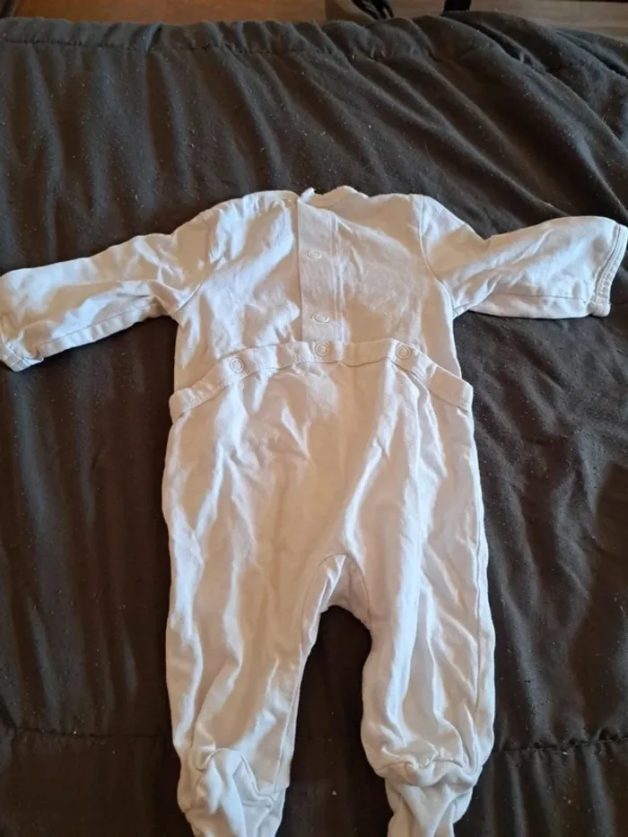 Pyjamas ( 1mois ) - photo numéro 2