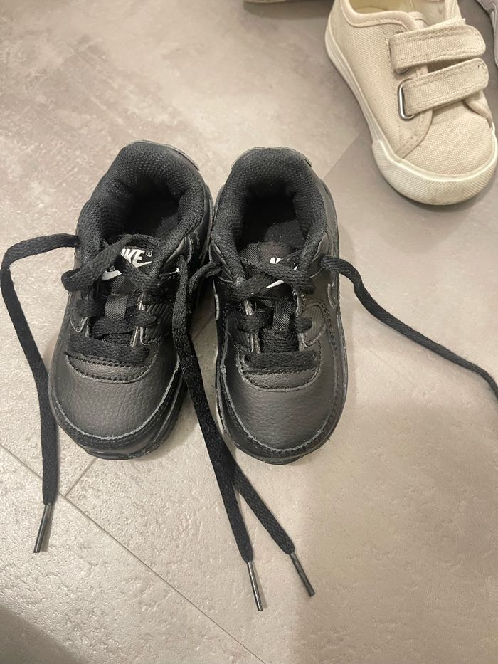 Basket Nike taille 21 - photo numéro 2