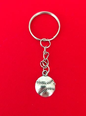 Porte clé argenté baseball balle