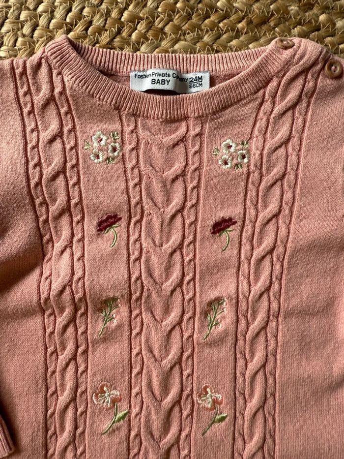 Pull rose fin fleuris - taille 24 mois - photo numéro 2