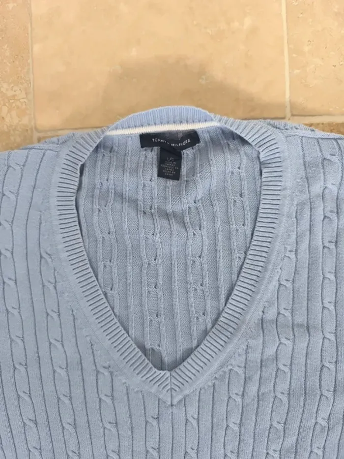 Pull col V Tommy Hilfiger taille L femme violet clair - taché - photo numéro 2