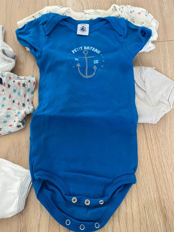 Lot de 7 bodys MC petit bateau 18 mois et Lee cooper - photo numéro 2