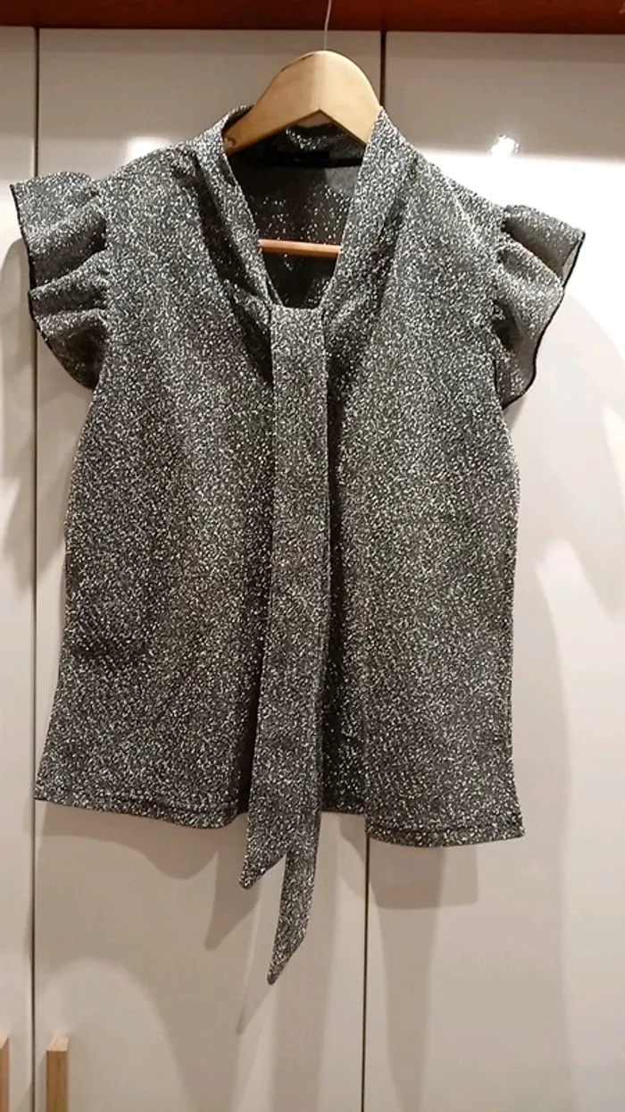 Top gris argenté - photo numéro 3