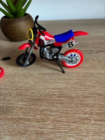Véhicule moto à construire roue à changer 