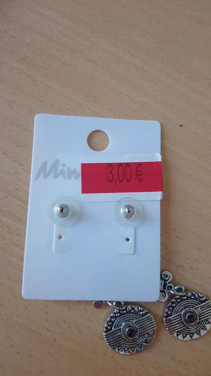 Boucle d oreille neuve - photo numéro 4