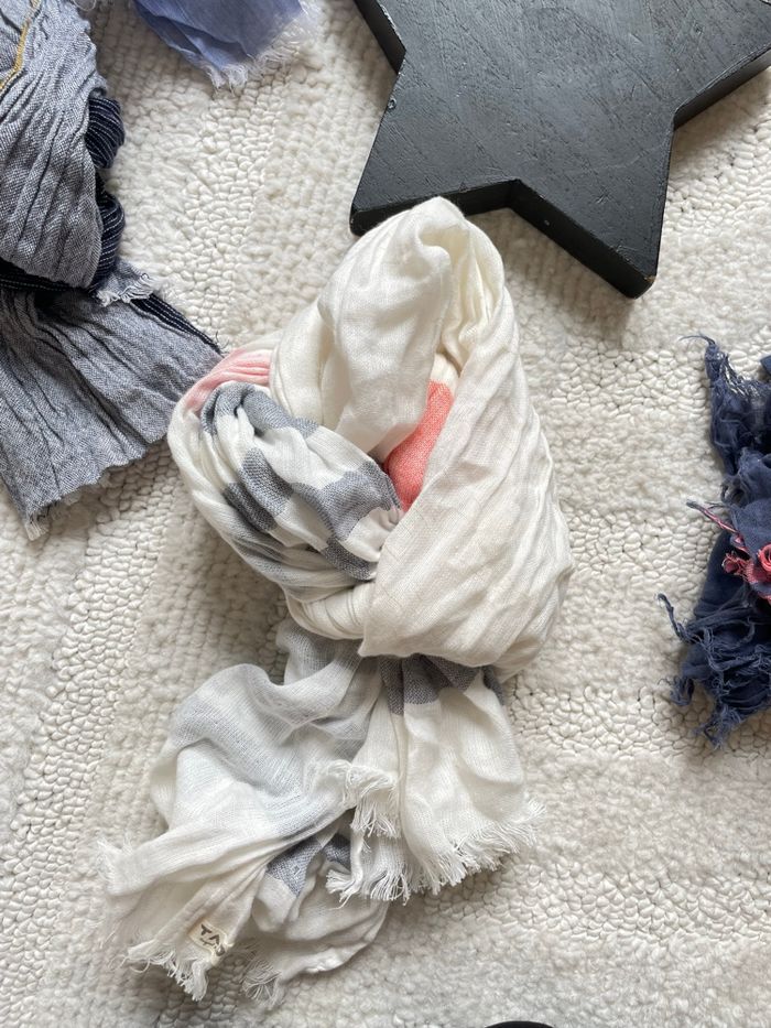 Lot d’écharpes foulard  TAO / IKKS - photo numéro 4