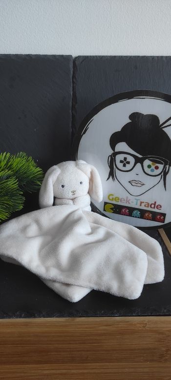 Doudou lapin mouchoir Maisons du monde blanc creme beige bleu gris