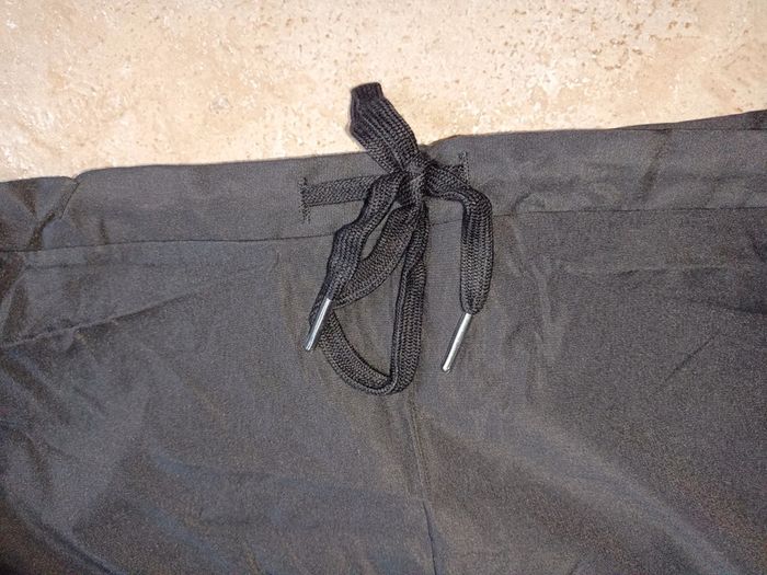 Neuf pantalon noir - photo numéro 3