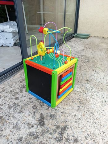 Cube d'activité en bois