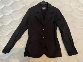 Jolie veste cintrée noire