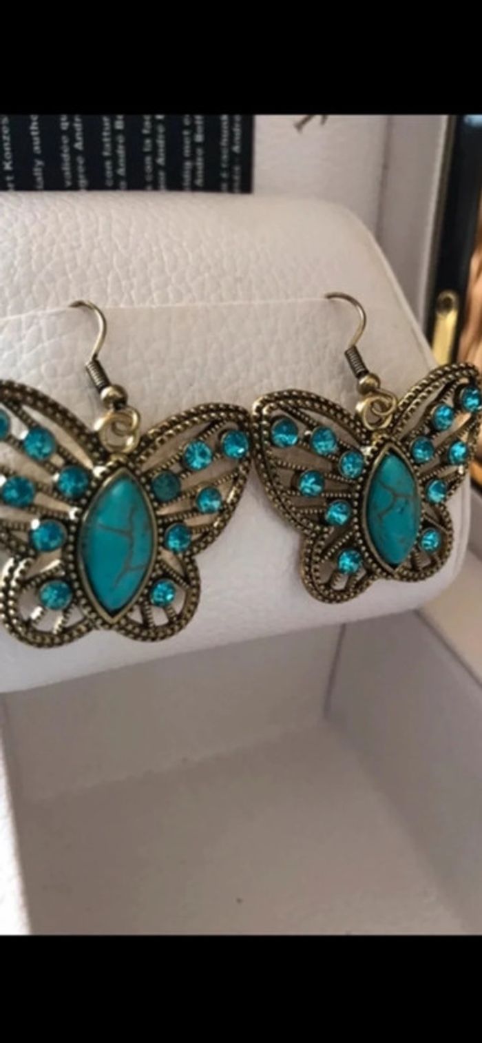 Magnifique paire de boucles d’oreilles papillons avec strass et turquoise - photo numéro 7