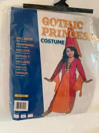 Beau costume de princesse neuf jamais porté rubies 5/7 ans.