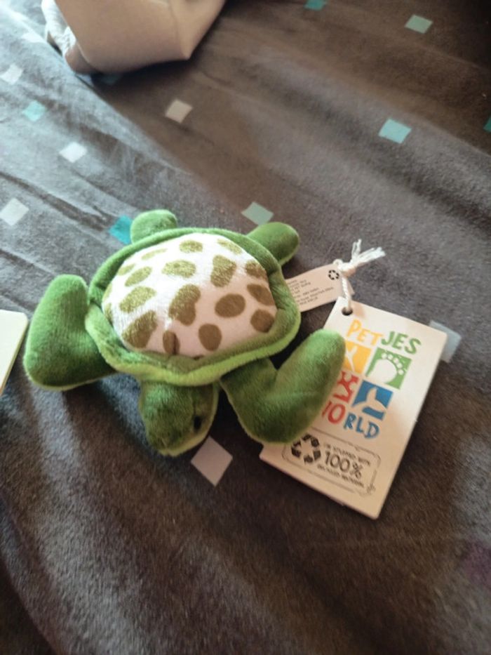 Peluches tortue et requin - photo numéro 3