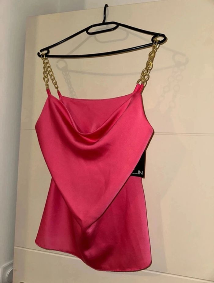 Magnifique top rose neuf T.U