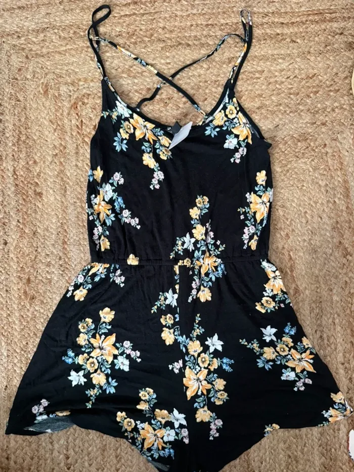 Combishort H&M Divided Noir Imprimé Floral Bretelles Croisées - Taille S Neuf avec étiquette
