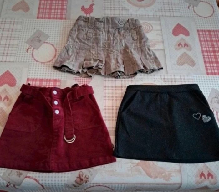 Lot de robe et jupes 6ans neuf et tbe - photo numéro 2