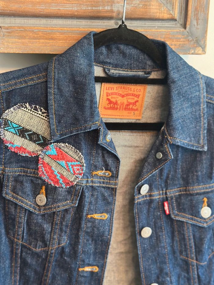 Veste en denim Levi’s brodée colorée – Taille S - photo numéro 6